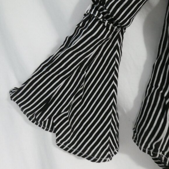 STREETWEAR SOCIETY | medium | Black and White Off The Shoulder Shirt - Picture 13 of 16